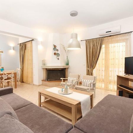 Charming And Comfy House Apartment Agia Marina Екстериор снимка