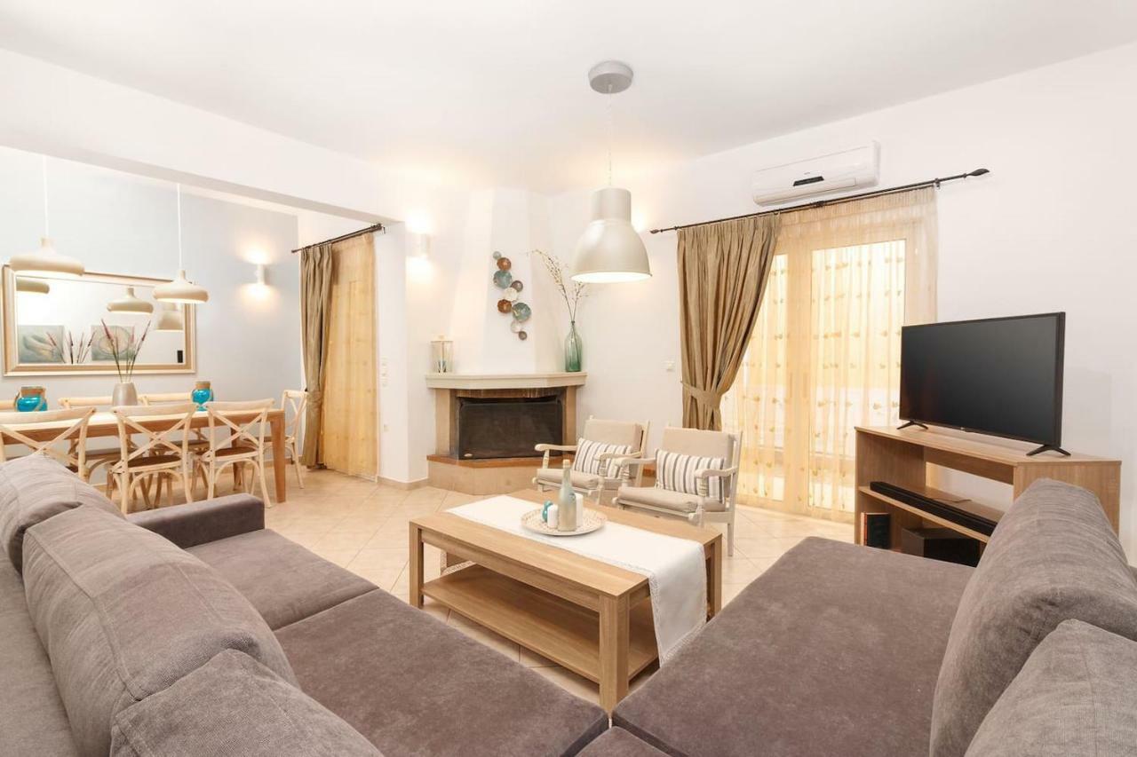 Charming And Comfy House Apartment Agia Marina Екстериор снимка