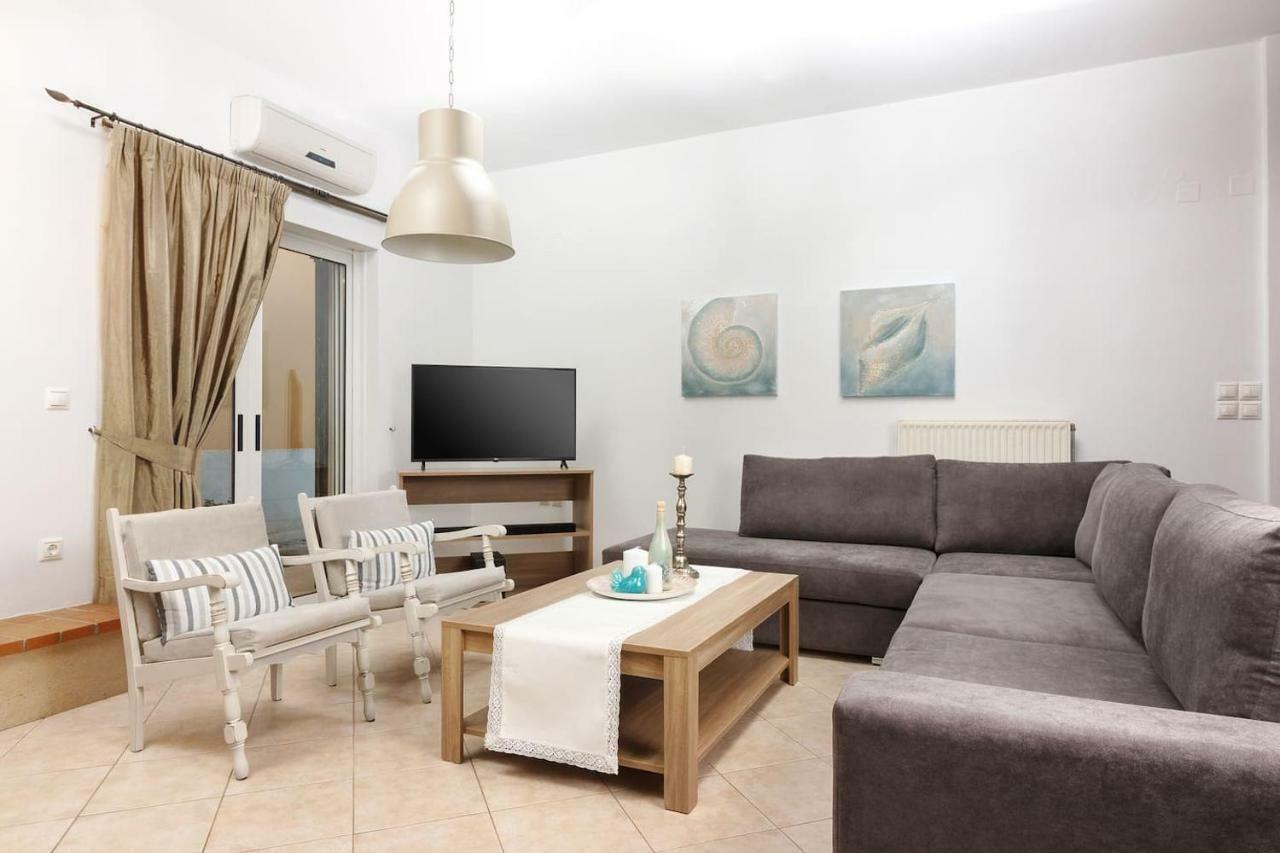 Charming And Comfy House Apartment Agia Marina Екстериор снимка