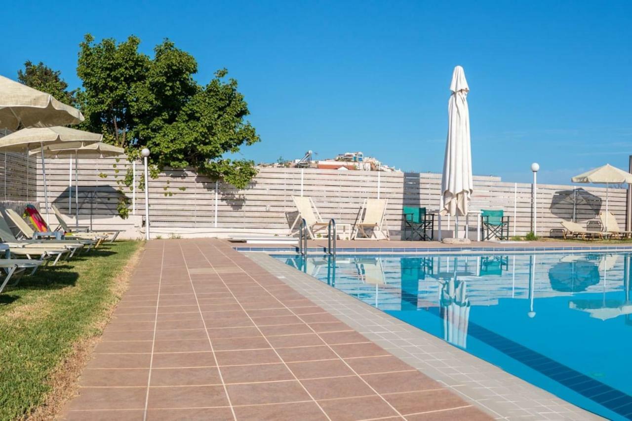 Charming And Comfy House Apartment Agia Marina Екстериор снимка