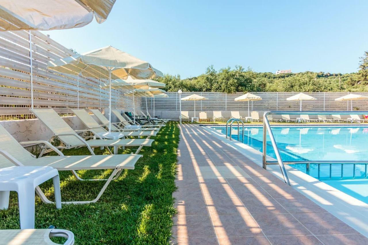 Charming And Comfy House Apartment Agia Marina Екстериор снимка