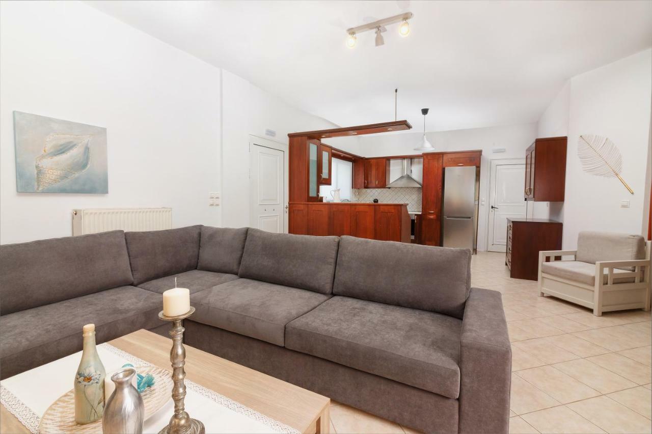 Charming And Comfy House Apartment Agia Marina Екстериор снимка