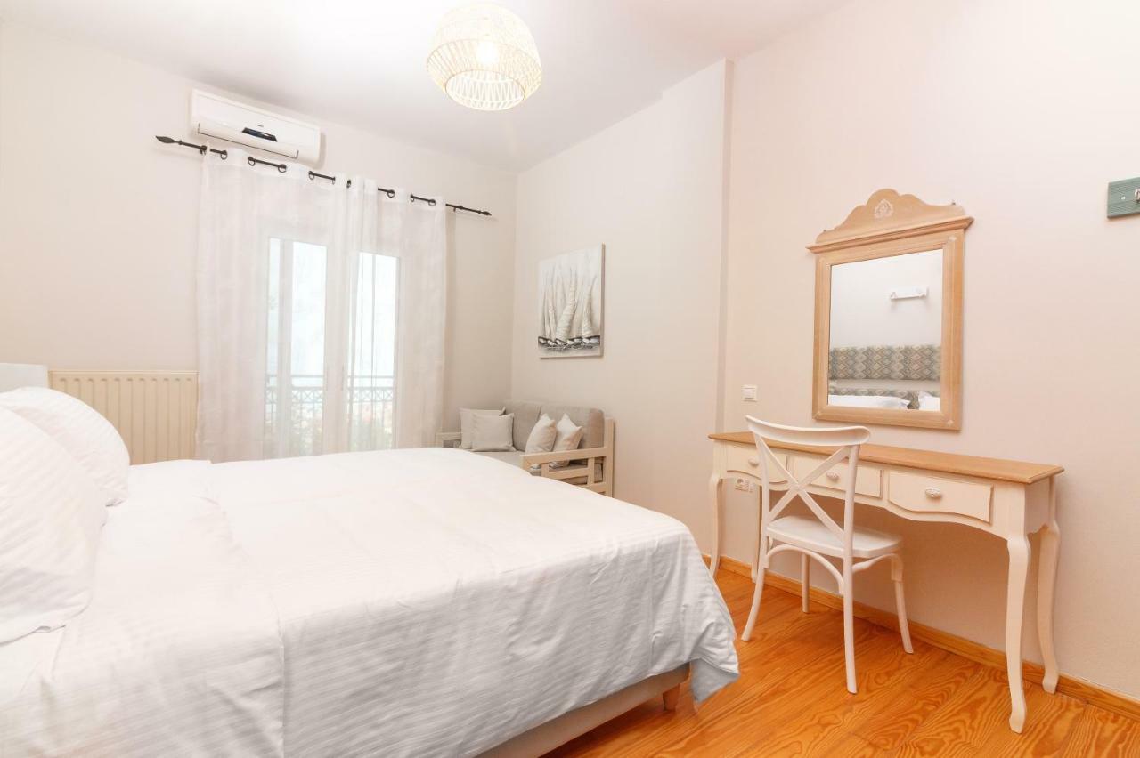 Charming And Comfy House Apartment Agia Marina Екстериор снимка